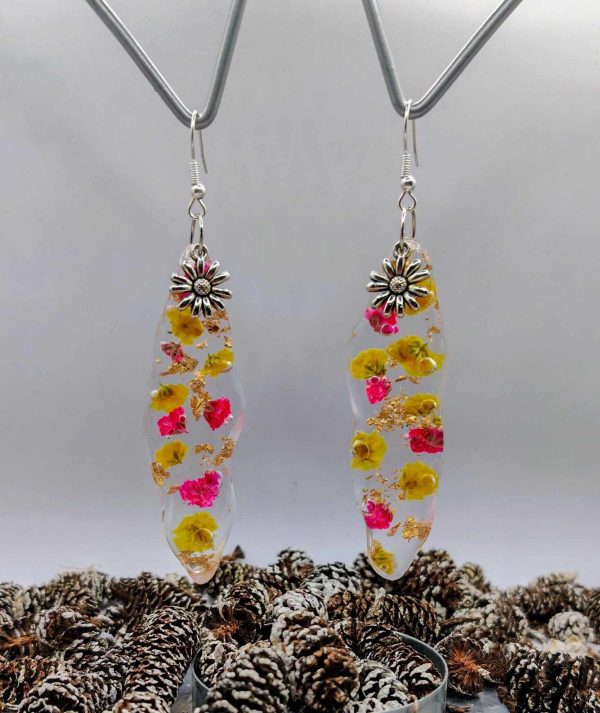 Resin flower petal Earrings🌸🏵️(Sterling silver hooks)