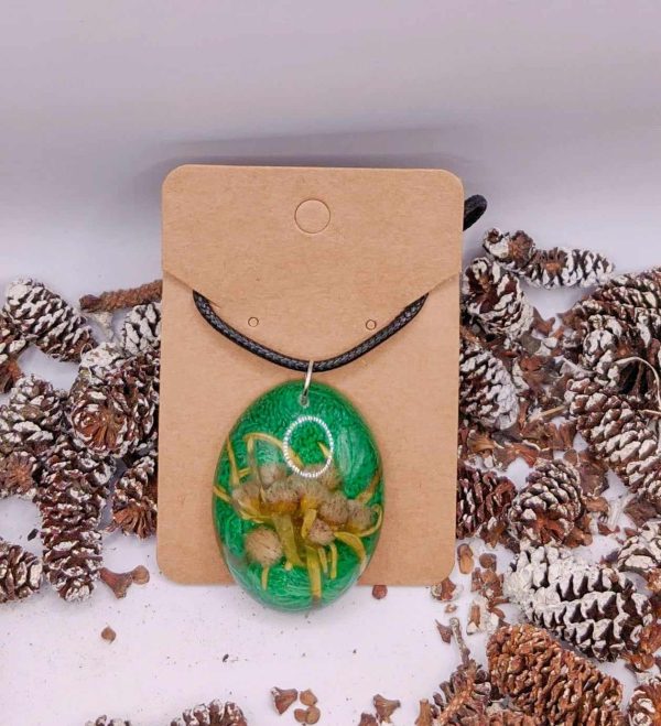 Edelweiss flower Resin Oval necklace 🟢🌼