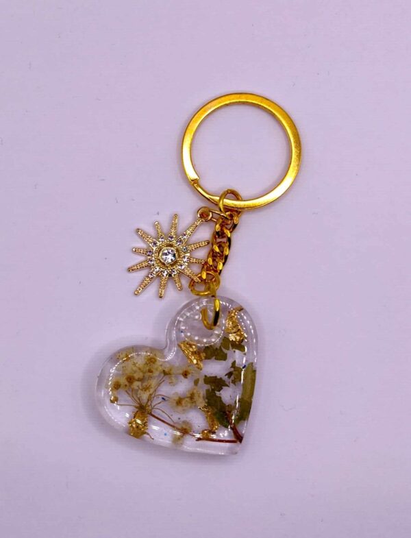 Valentine heart keychain (White flowers)